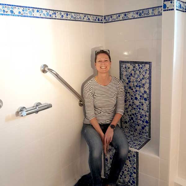 bathroom-mosaic-freeze-and-shower-seat
